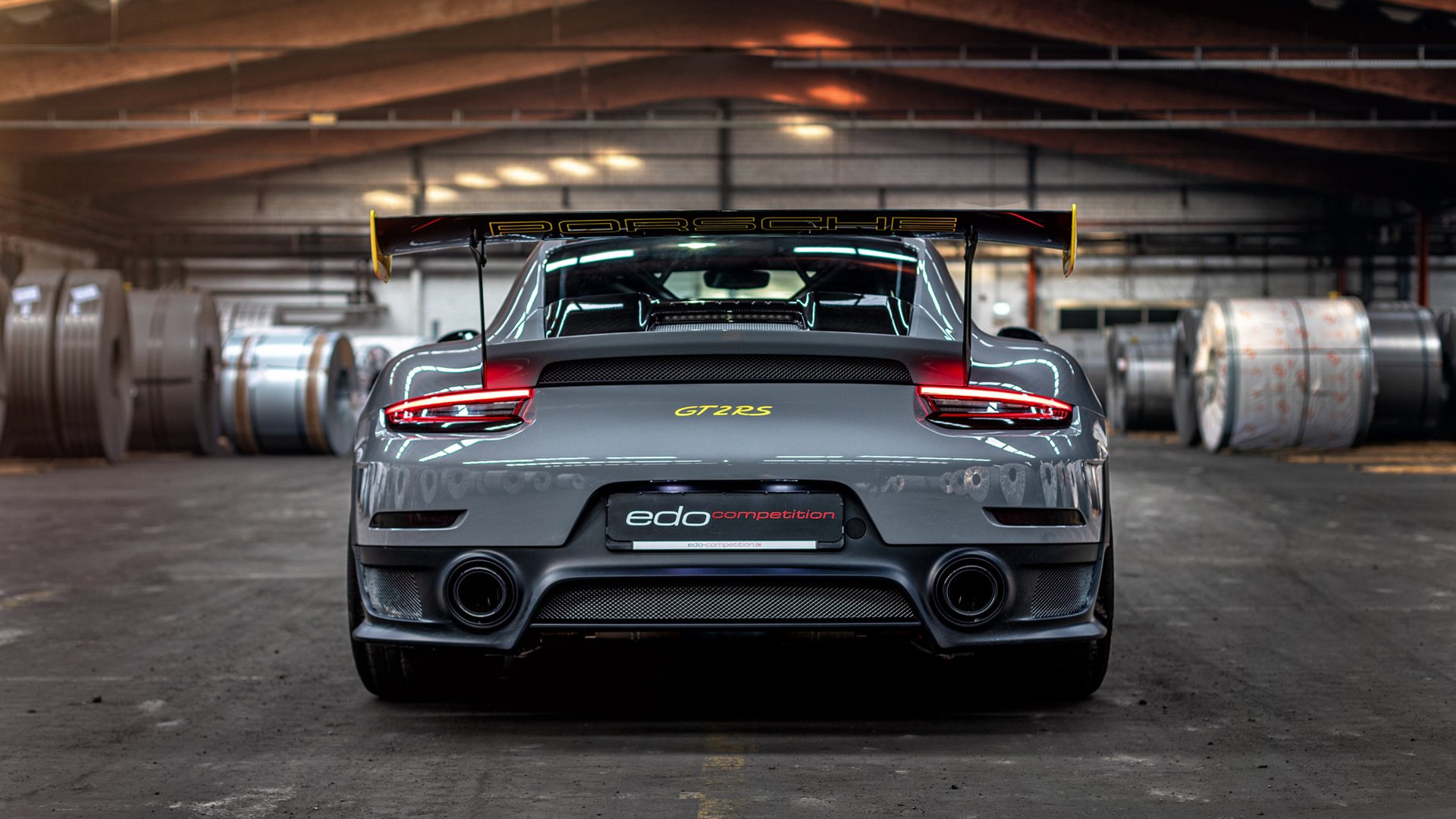 季后赛中，库里在最后两分钟多次投中决定比赛胜负的远三分！，库里季后赛12记三分